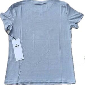 ALO Yoga Women's Sky Blue Short Sleeve Tee